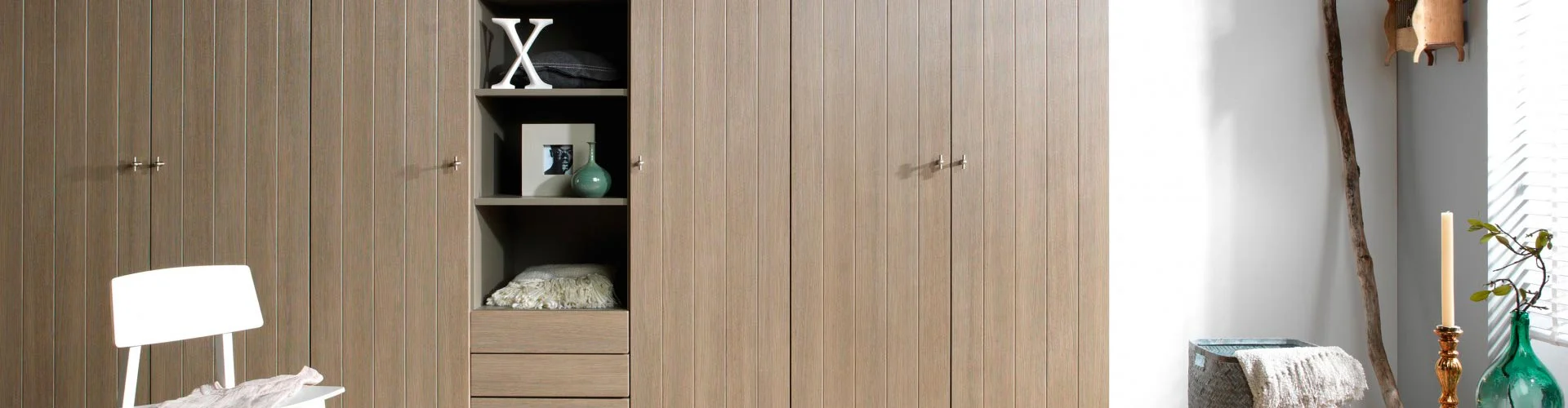 2213-maatwerkkasten_draaideurkast-header.webp