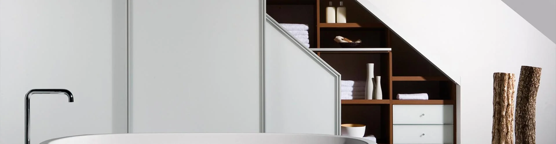 2226-maatwerkkasten_schuinekast-header.webp